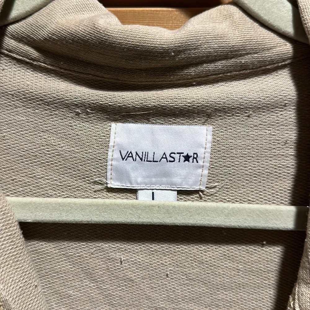 Shacket - Picture 3 of 3